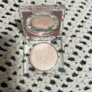 KKW Beauty Highlighter in Tempting